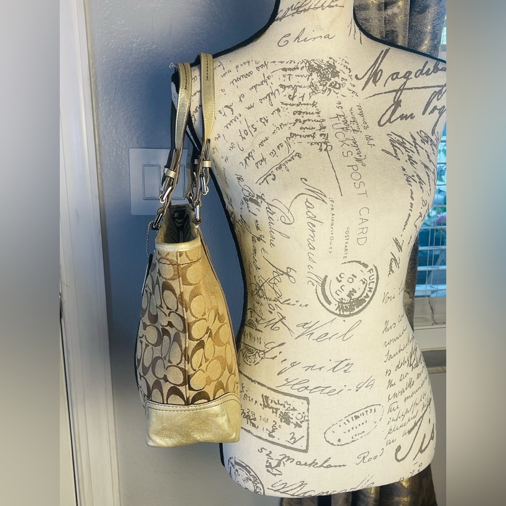 Coach Vtg 2005 Rare Gallery Beaded Signature C Canvas Metallic Gold Leather Tote - Picture 16 of 16